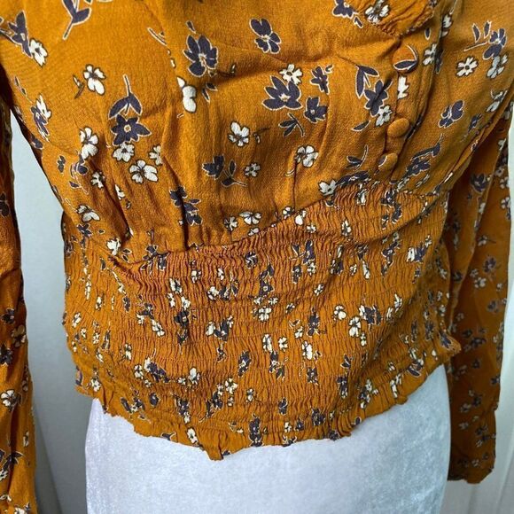 Elodie Gold Floral Cropped Smocked Long Sleeve Boho Top SZ L - Picture 8 of 11